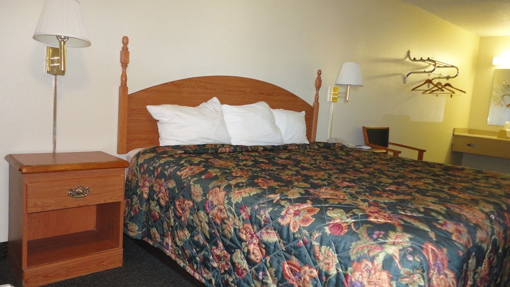Room, 1 King Bed - Photo 9