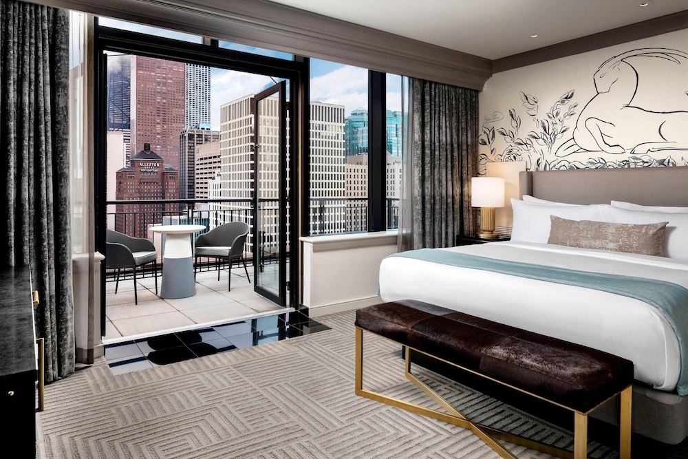 Junior Suite with One King Bed and Terrace (Non Smoking)