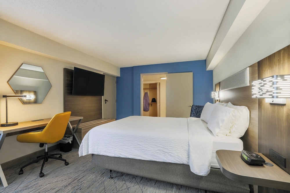 Room, 1 Queen Bed, Accessible, Non Smoking (Mobility) - Photo 3