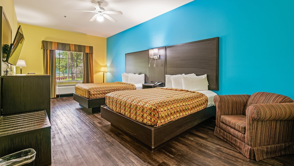 Standard Room, 2 Queen Beds, Non Smoking (Pet Friendly) photo 3