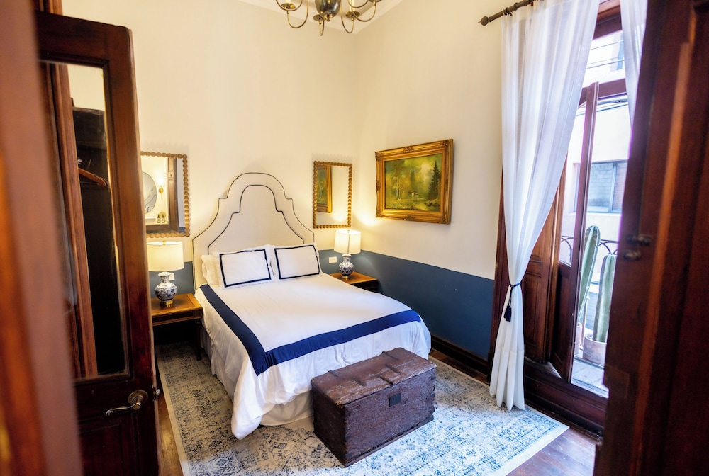 Design Room, 1 Queen Bed, Private Bathroom photo 1