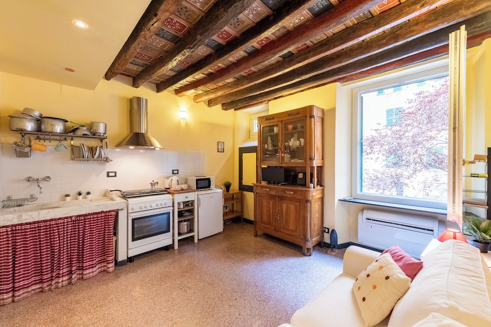 Standard Studio (Piazza Lavagna 2)