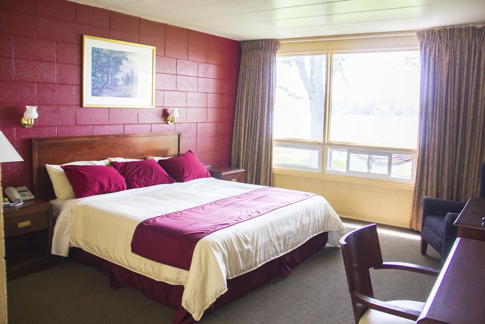 Premium Room, 1 King Bed, River View photo 3