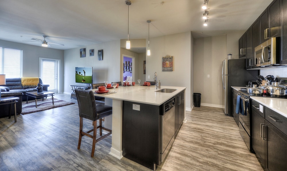6 Bedroom listing: (2) Separate 3-Bedroom / 2-Bath Condos photo 2