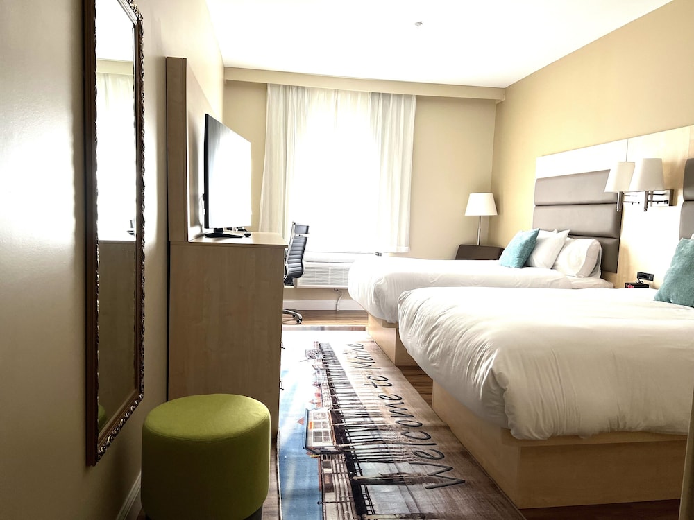 Standard Room, 2 Queen Beds, Non Smoking - Photo 5