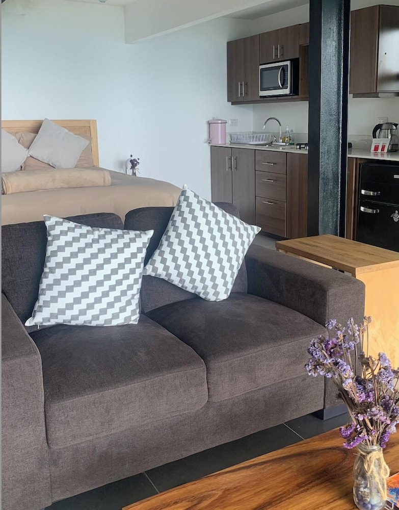Panoramic Studio Suite, 1 Queen Bed, Balcony, Mountain View photo 1
