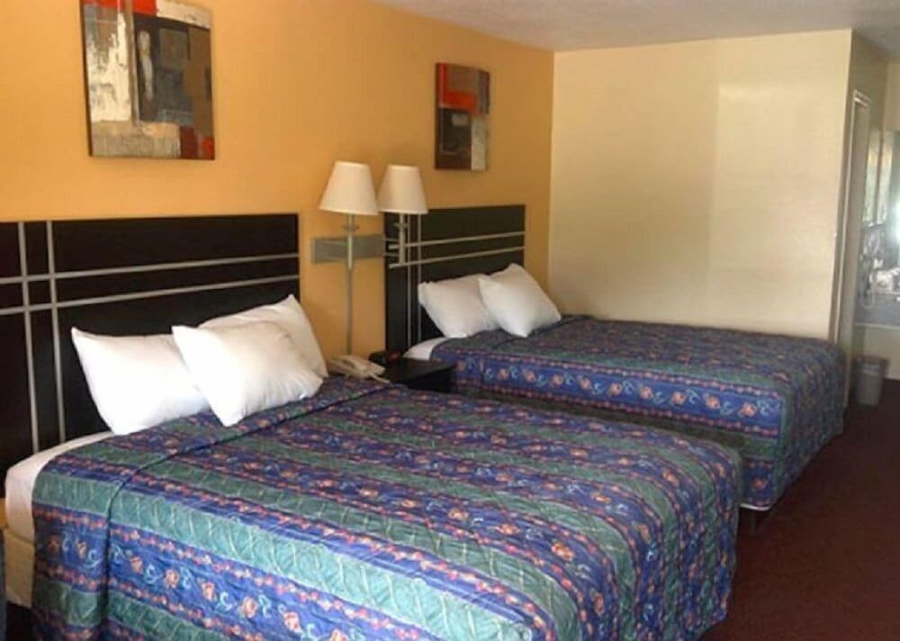 Standard Room, 2 Queen Beds, Non Smoking photo 1