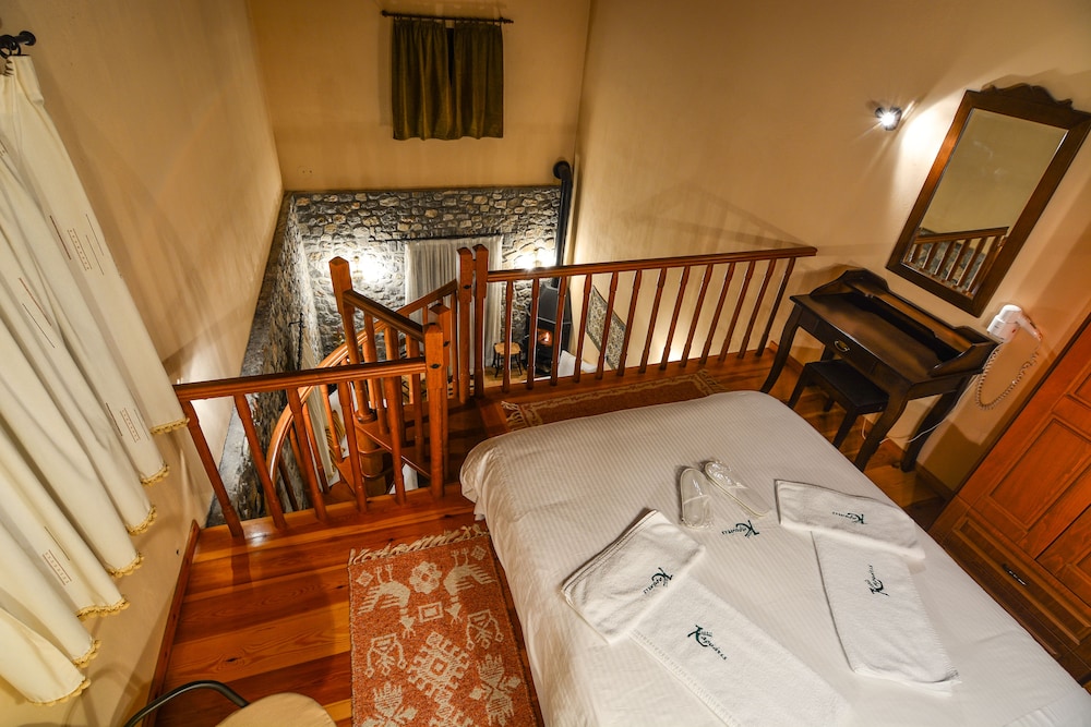 Suite, Multiple Beds, Mountain View photo 2