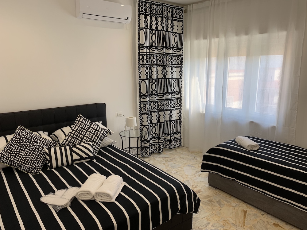 Exclusive Triple Room, City View