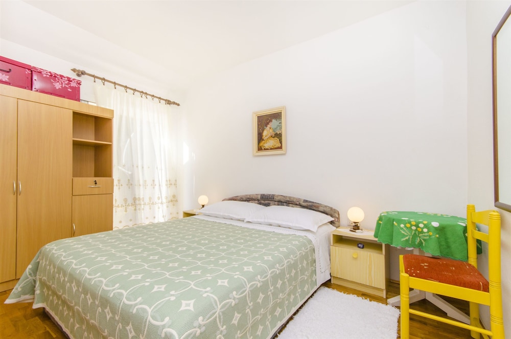 Apartment (A2)