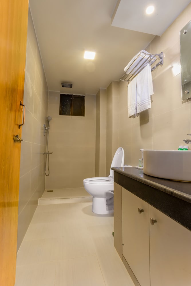Premium Twin Room - Photo 3