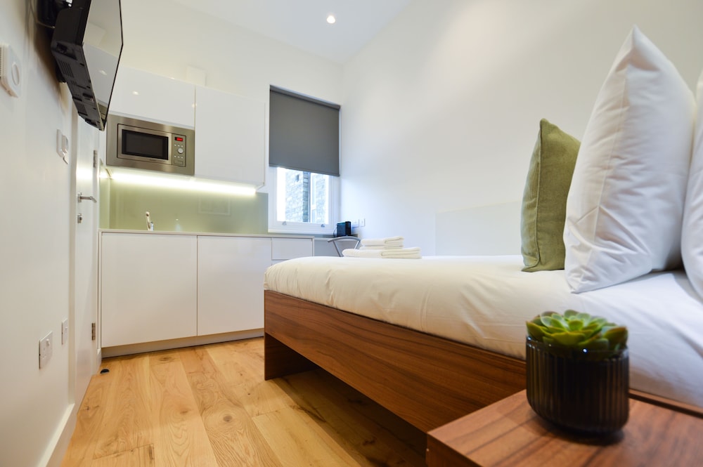 Small Studio Apartment photo 3