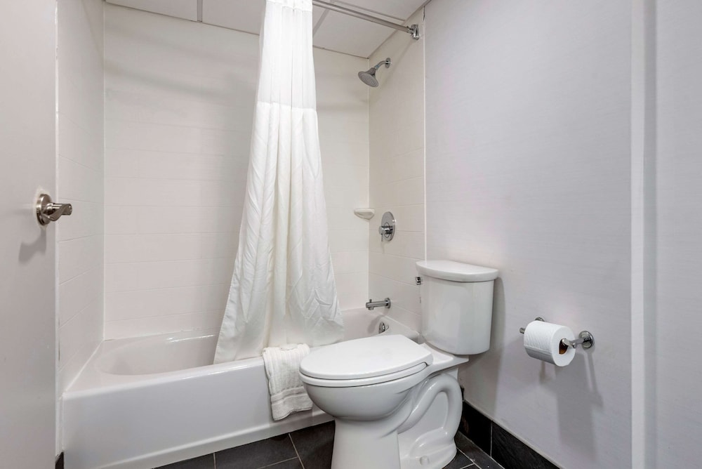 Suite, Multiple Beds, Non Smoking - Photo 4