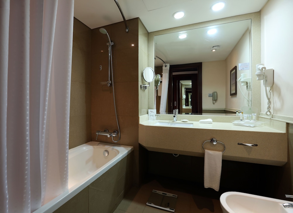 Premium Room, 1 King Bed - Photo 7