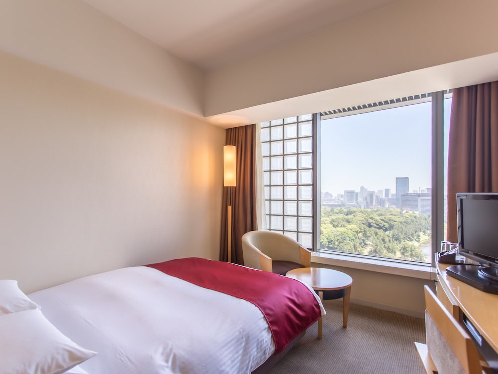 Semi Double Room Smoking (140cm bed width / Palace Side)