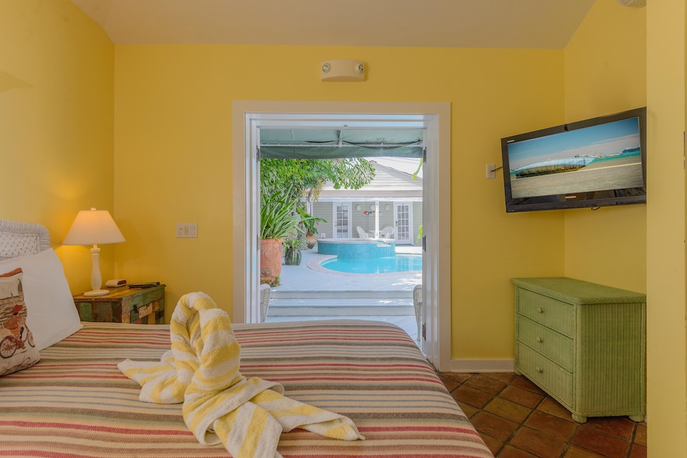 Poolside Studio Villa photo 2