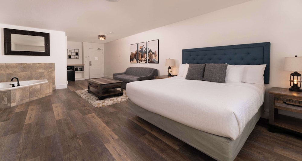 Standard Room, 1 King Bed, Non Smoking, Jetted Tub (Theme Room;Four Poster Bed) - Photo 1