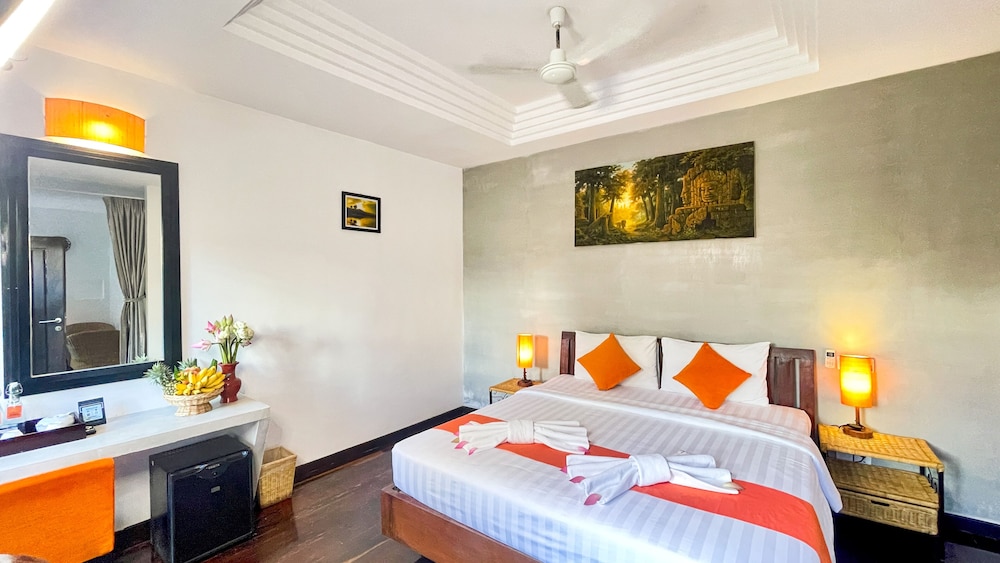 Family Room, Balcony, Pool View (Free Bus Station Pick up) - Photo 6