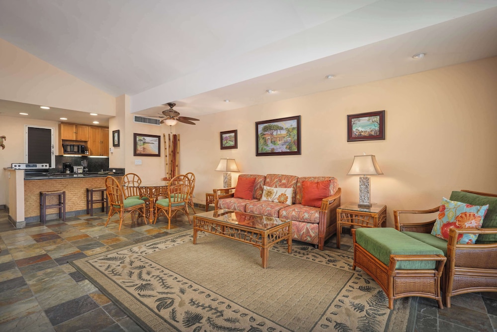 Premium Suite (1 Bedroom, Oceanside) - Photo 9