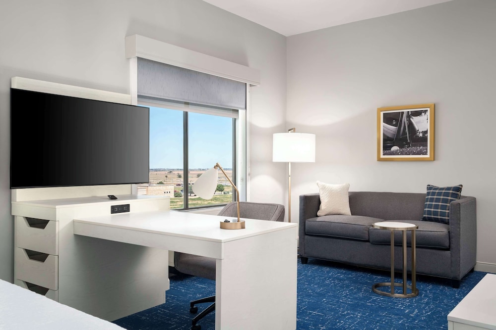 Studio, 1 King Bed, Refrigerator & Microwave (Wet bar) - Photo 6