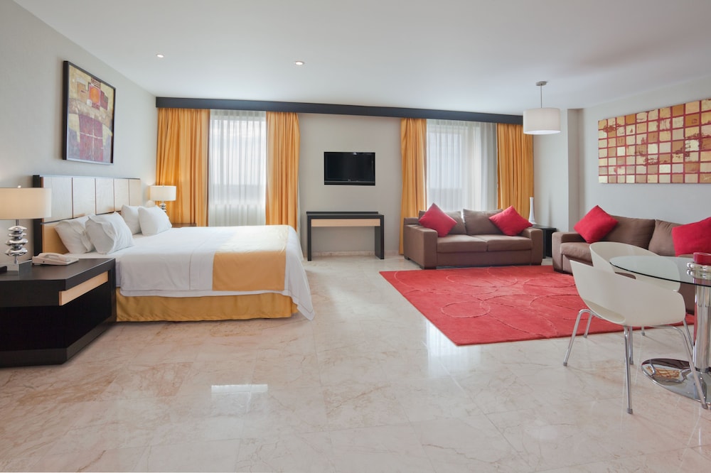 Suite, 1 Bedroom photo 2