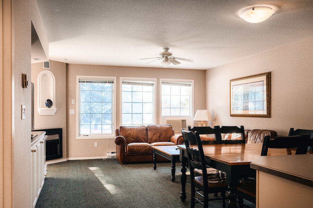 Family Suite, 2 Bedrooms, Balcony, Golf View photo 2