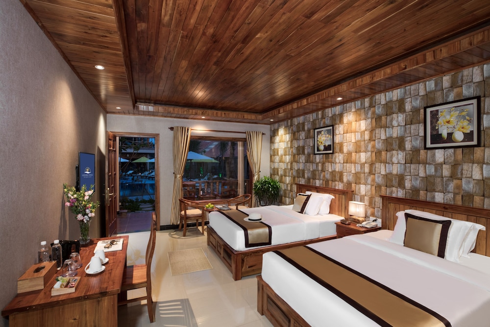 Deluxe Room, 2 Double Beds, Pool View photo 1