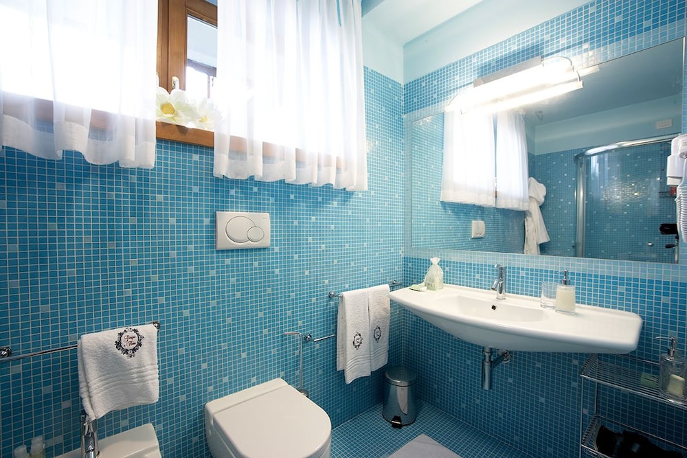 Double or Twin Room photo 2