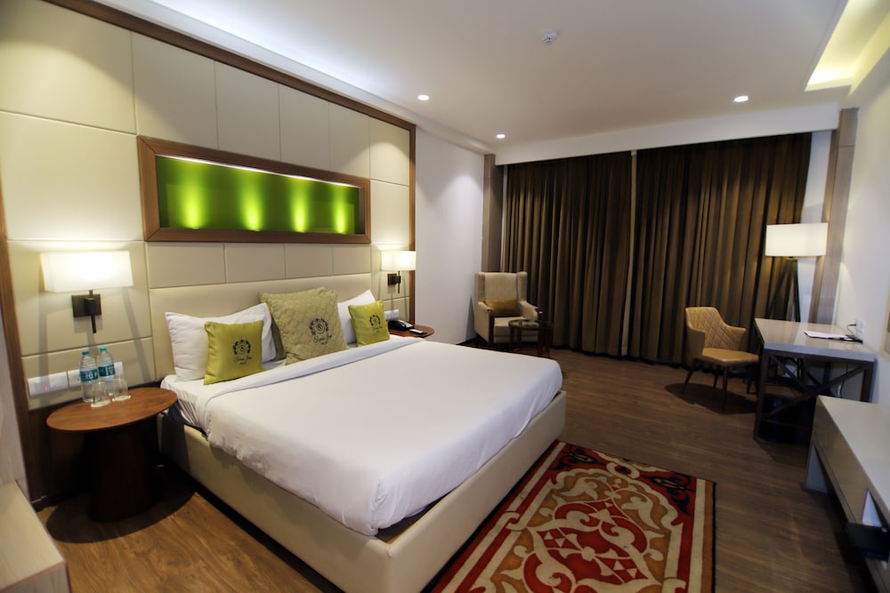 Executive Room - Photo 1