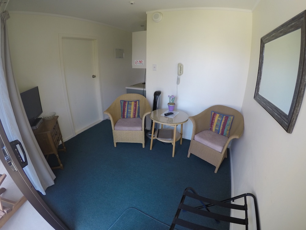 Basic Double Room, 1 Queen Bed, Kitchen, Mountainside photo 2