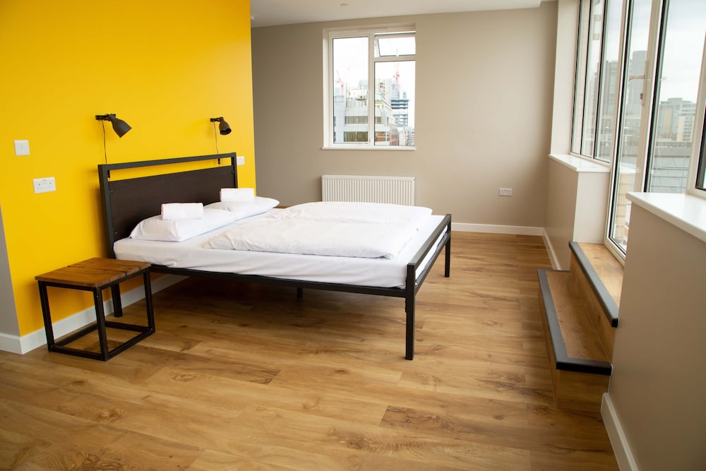 Private 4-Bed Room with Rooftop Terrace