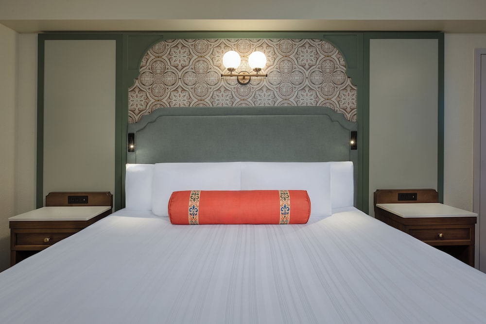 King Bed. Florida special accessible room with option for hearing accessibility. 1 king bed. photo 1