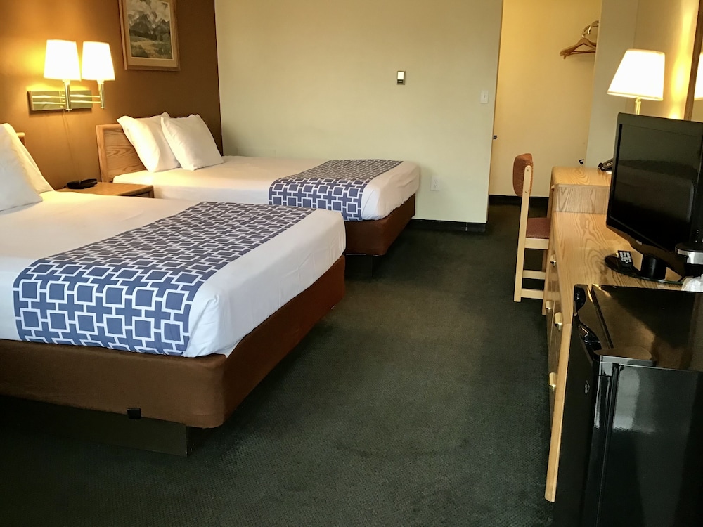 Room, 2 Queen Beds, Non Smoking - Photo 2