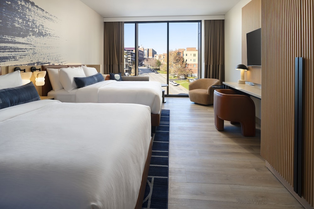 Room, 2 Queen Beds, City View