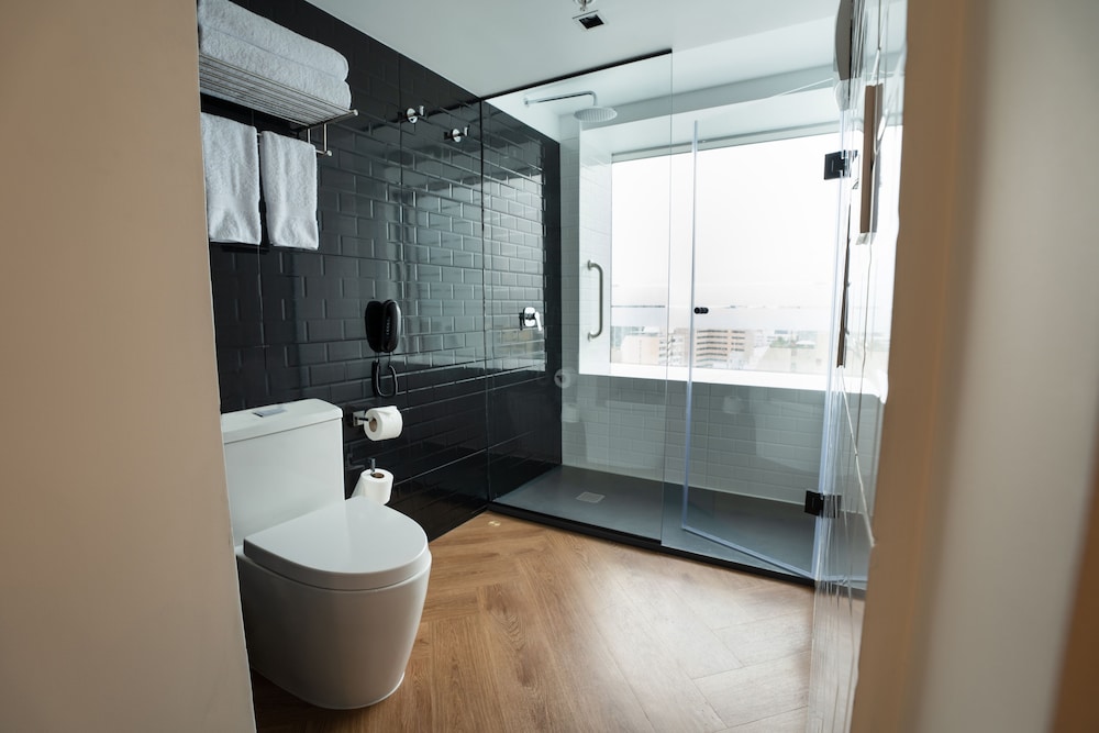 Exclusive Room, 1 King Bed - Photo 6