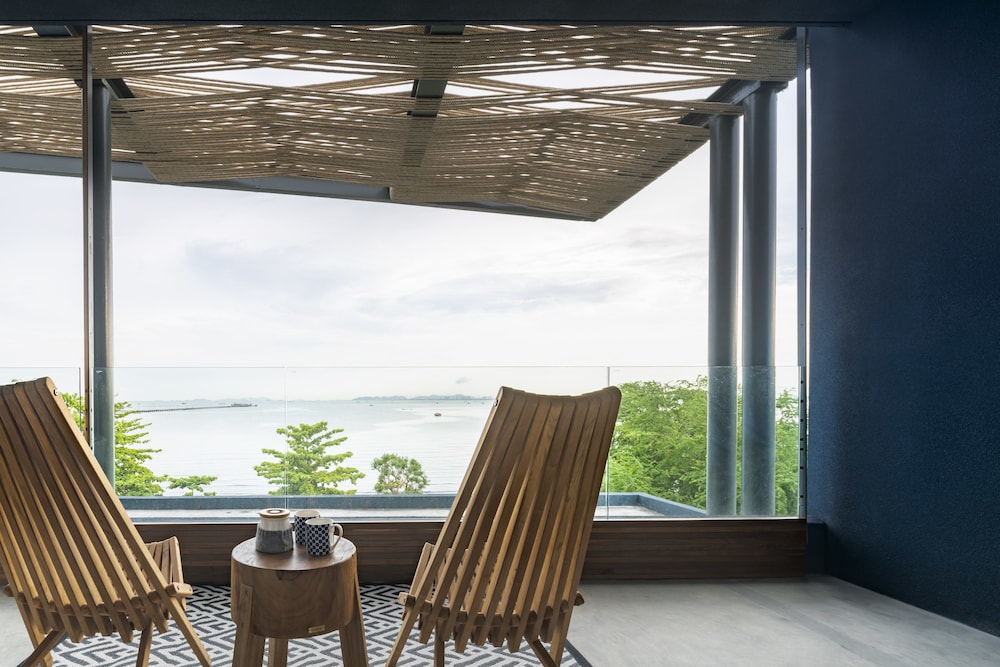 Super Deluxe Sea View (Non-Smoking) thumbnail 6