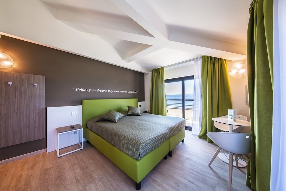 Superior Double Room, Balcony, Lake View - Photo 2