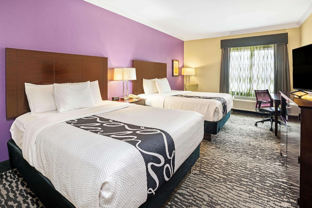 Room, 2 Queen Beds - Photo 4