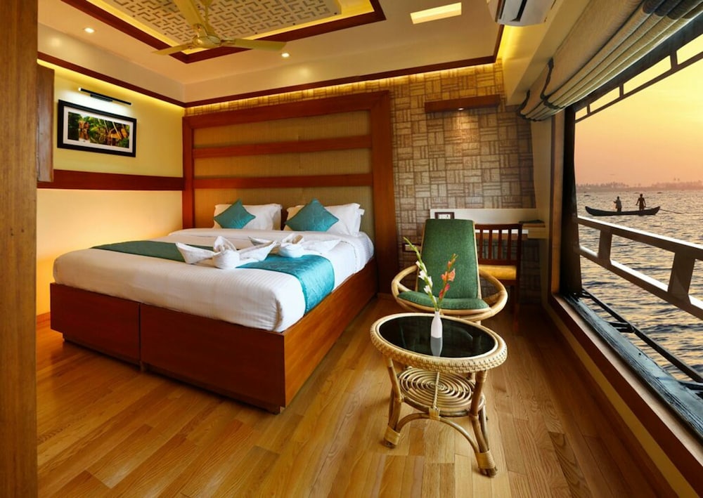 Luxury Double Room, 1 Bedroom, Lake View photo 1
