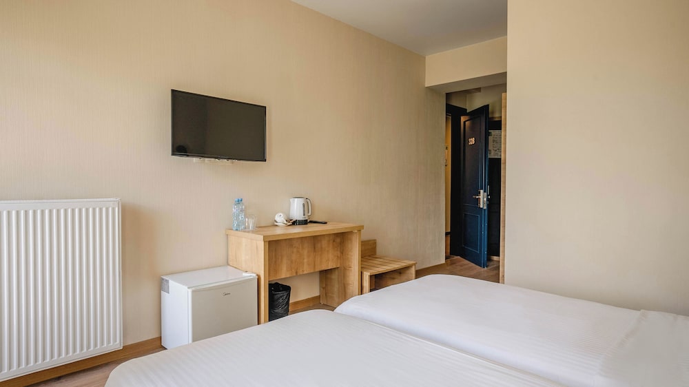 Standard Double or Twin Room - Photo 5