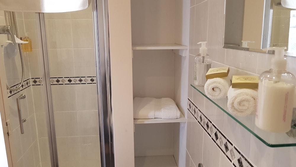 Suite, Ensuite (2 Adults & 3 Children) - Photo 5