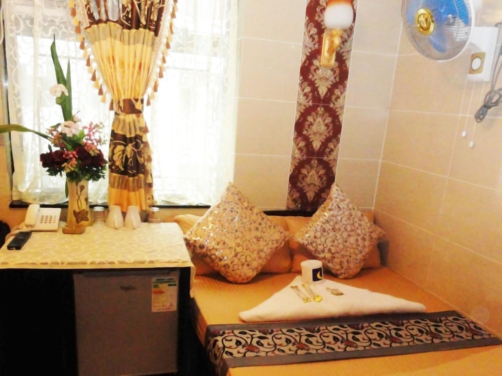 Budget Double Room photo 3