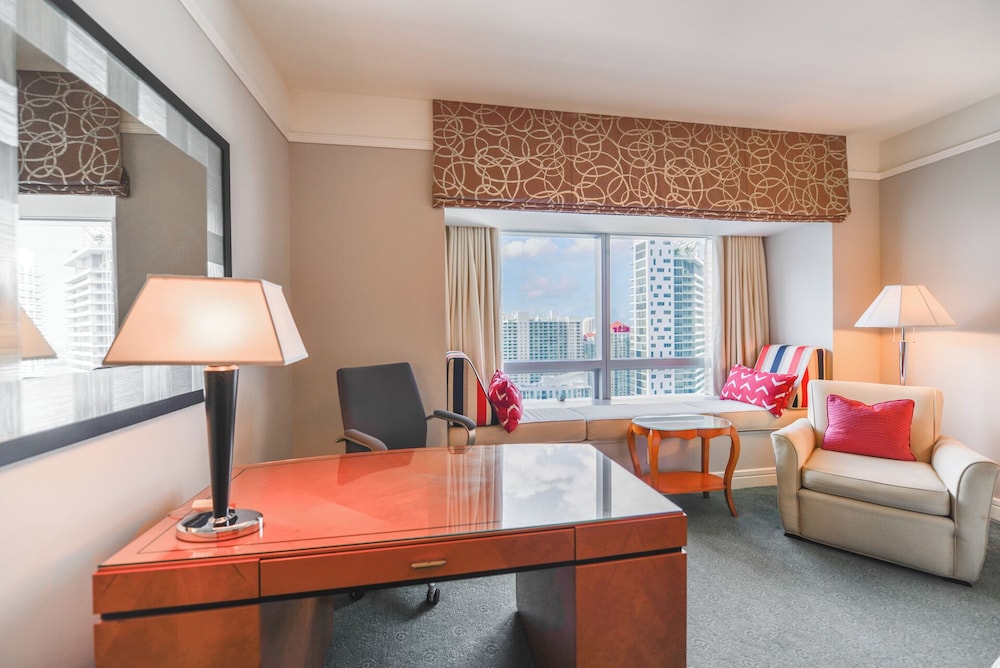 Luxury Condo, 1 Bedroom, City View photo 3
