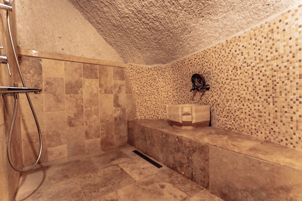 Small Cave Room photo 3