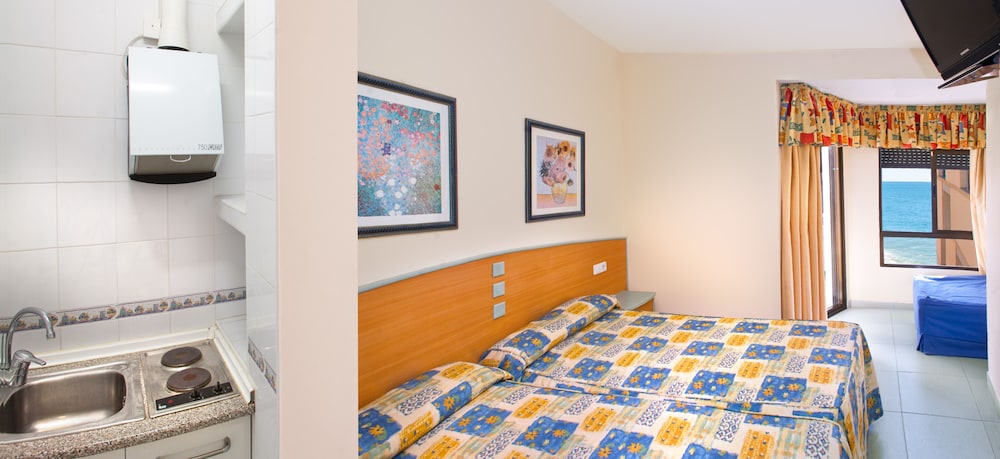 Estudio, Vista al Mar (2 Adultos y 1 Niño)