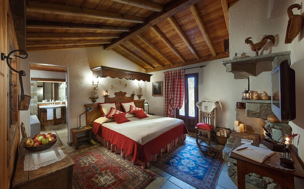Deluxe Chalet photo 2