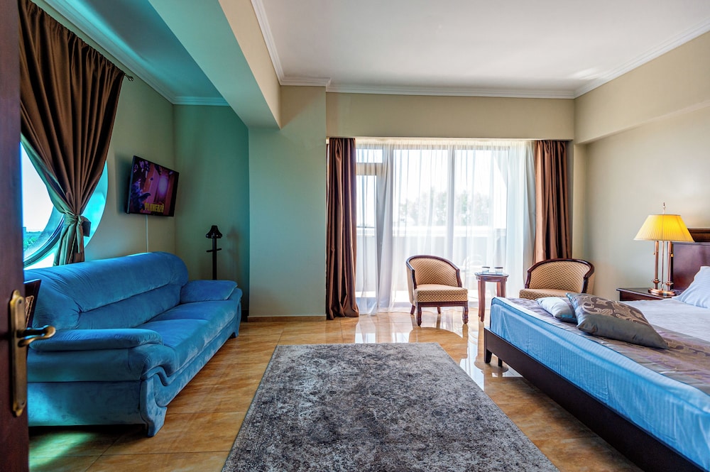Executive Studio Suite