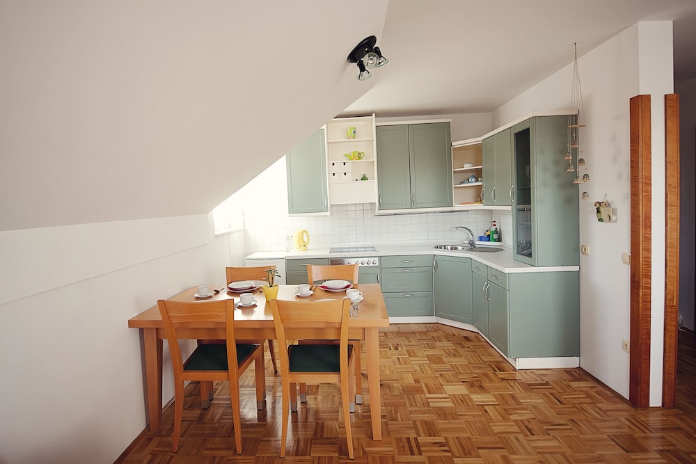 Double or Twin Room - Photo 9