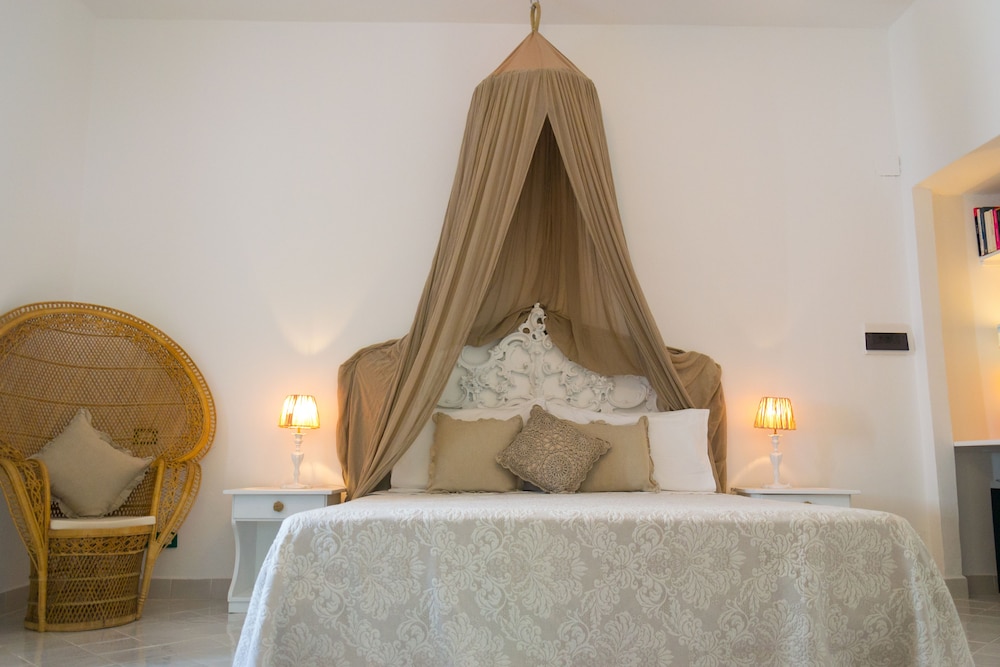 Classic Triple Room, 1 Double or 2 Twin Beds photo 2