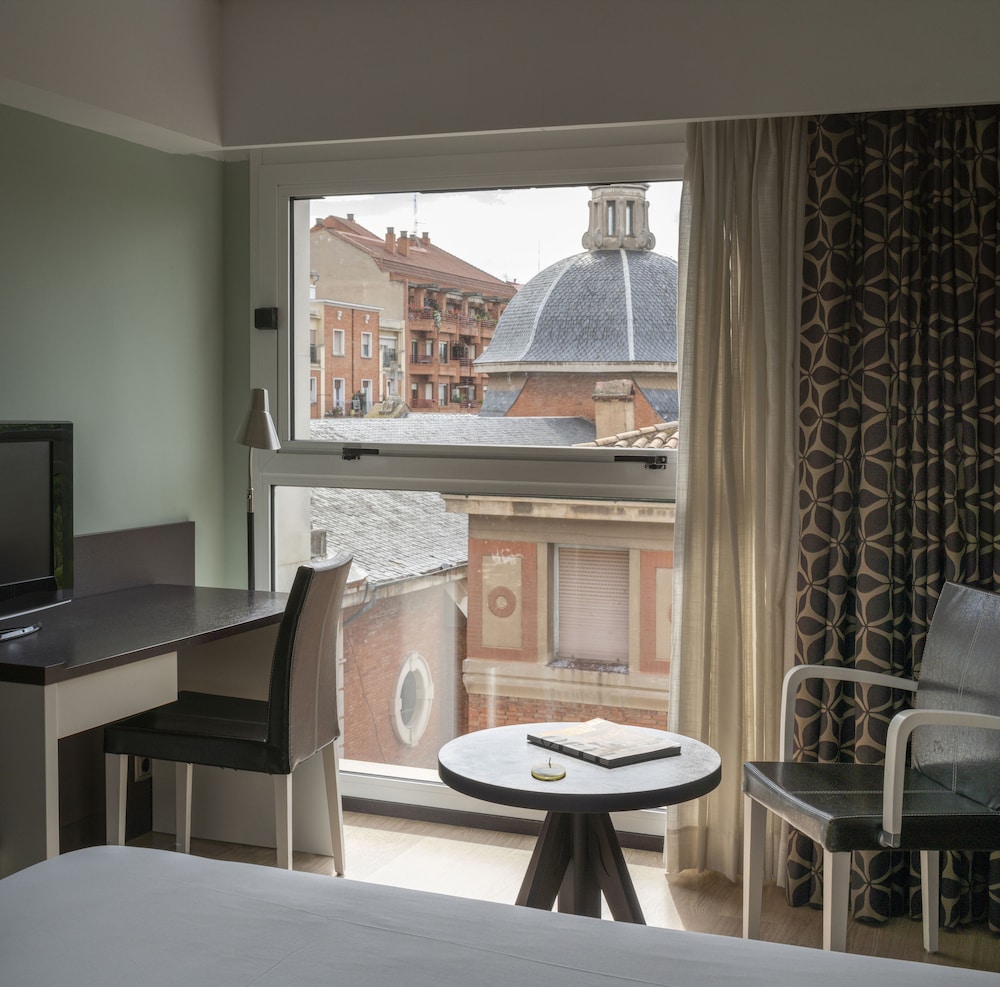Double or Twin Room - Photo 3